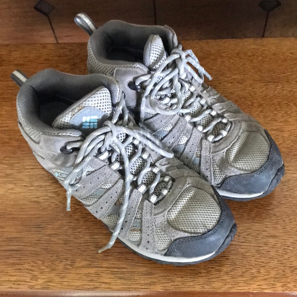Columbias women hiking shoes